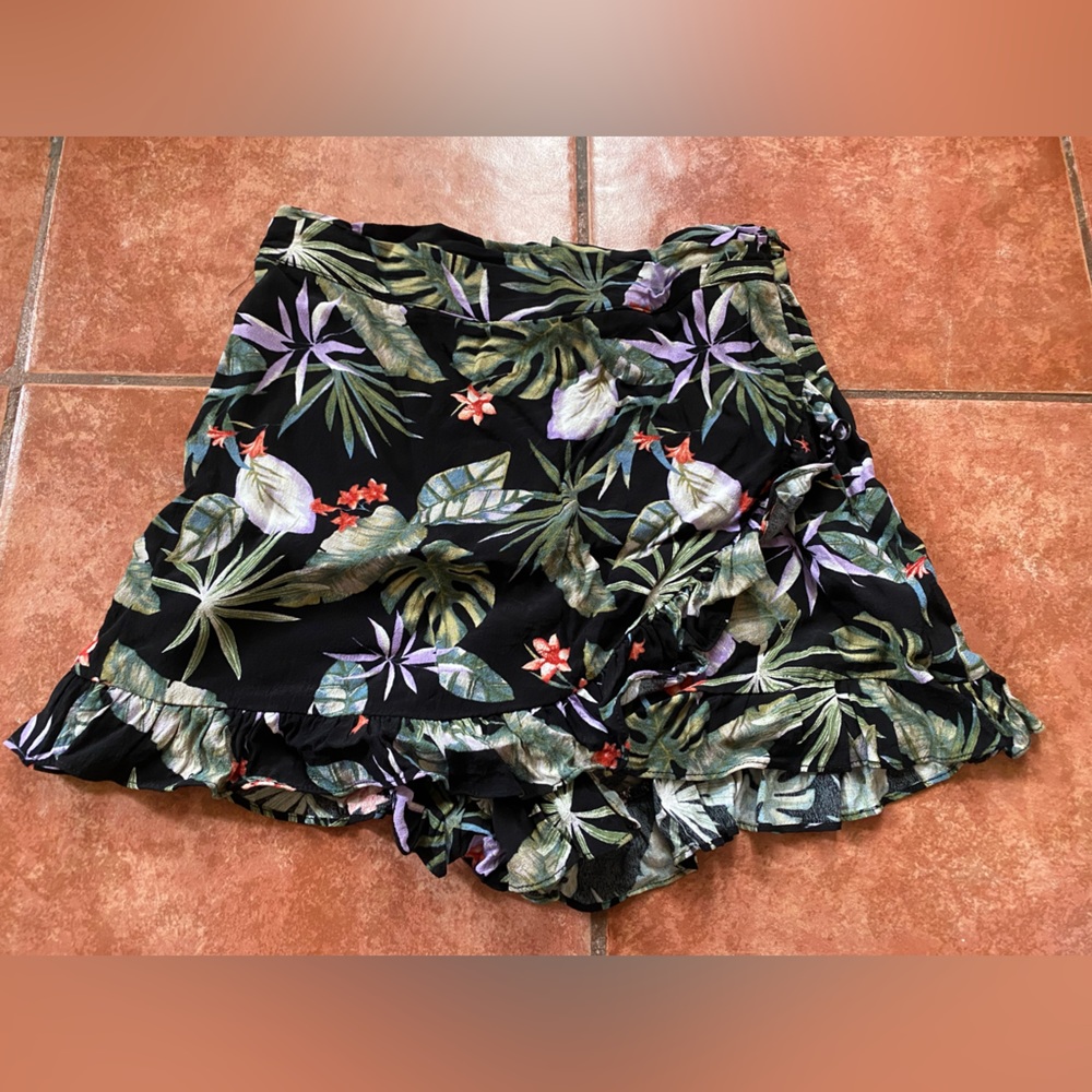 Forever 21 tropical SKORT Size Small